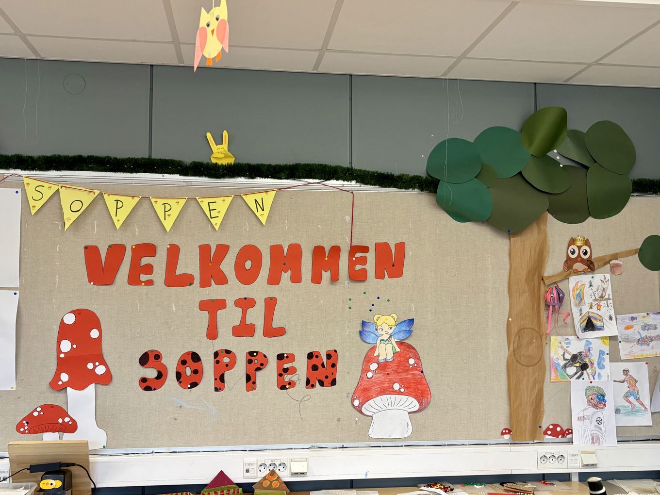 et skilt med en melding