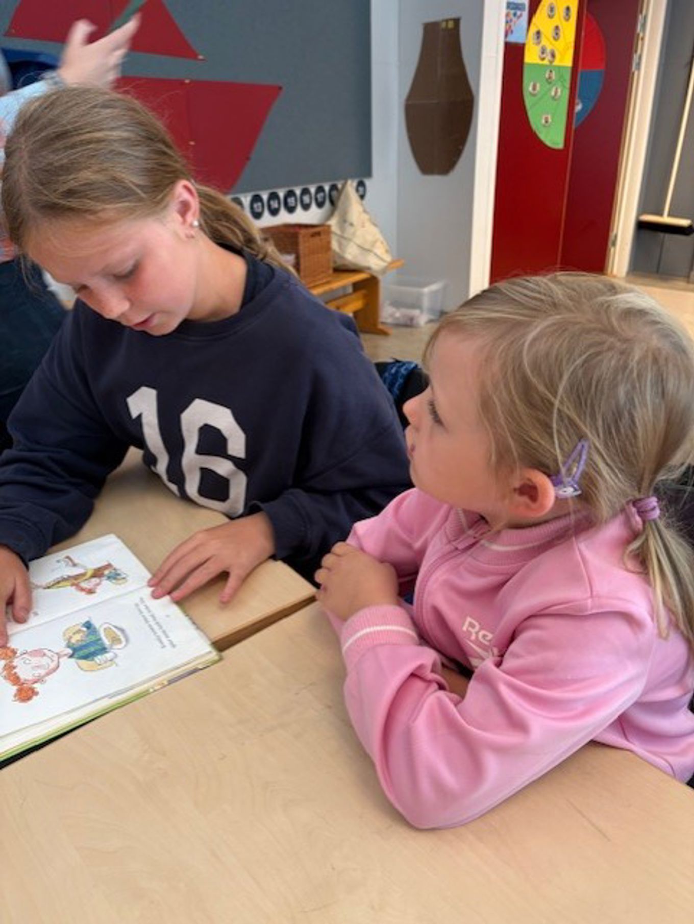 et menneske og et barn