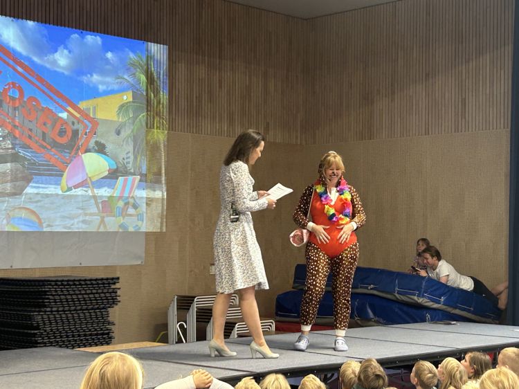 et par personr på scenen et par personr på scenen